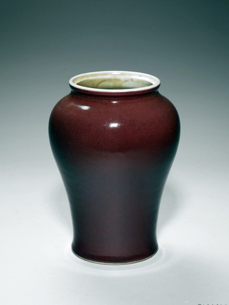  清 雍正款 羊肝紫瓷花瓶