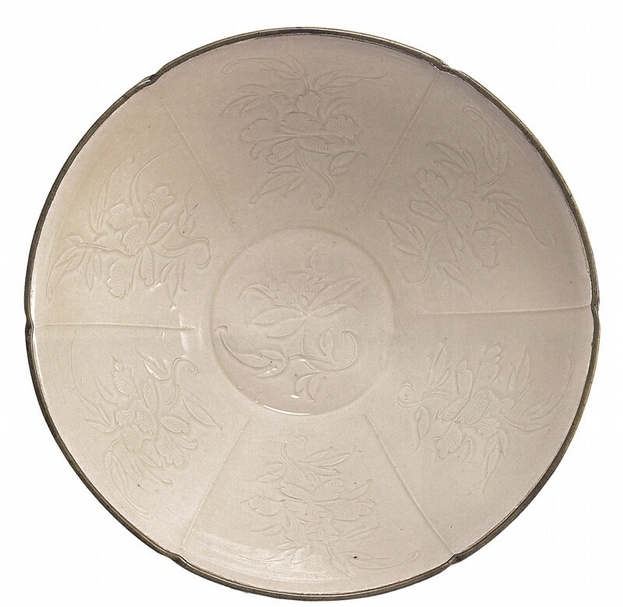 坂本五郎與蘇富比的拍賣傳奇 2015年紐約蘇富比春拍．北宋〈定窯刻牡丹花紋盌〉 成交價337萬美元