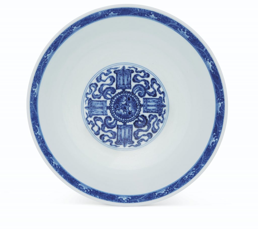 A LARGE MING-STYLE BLUE AND WHITE 'BAJIXIANG' BOWL