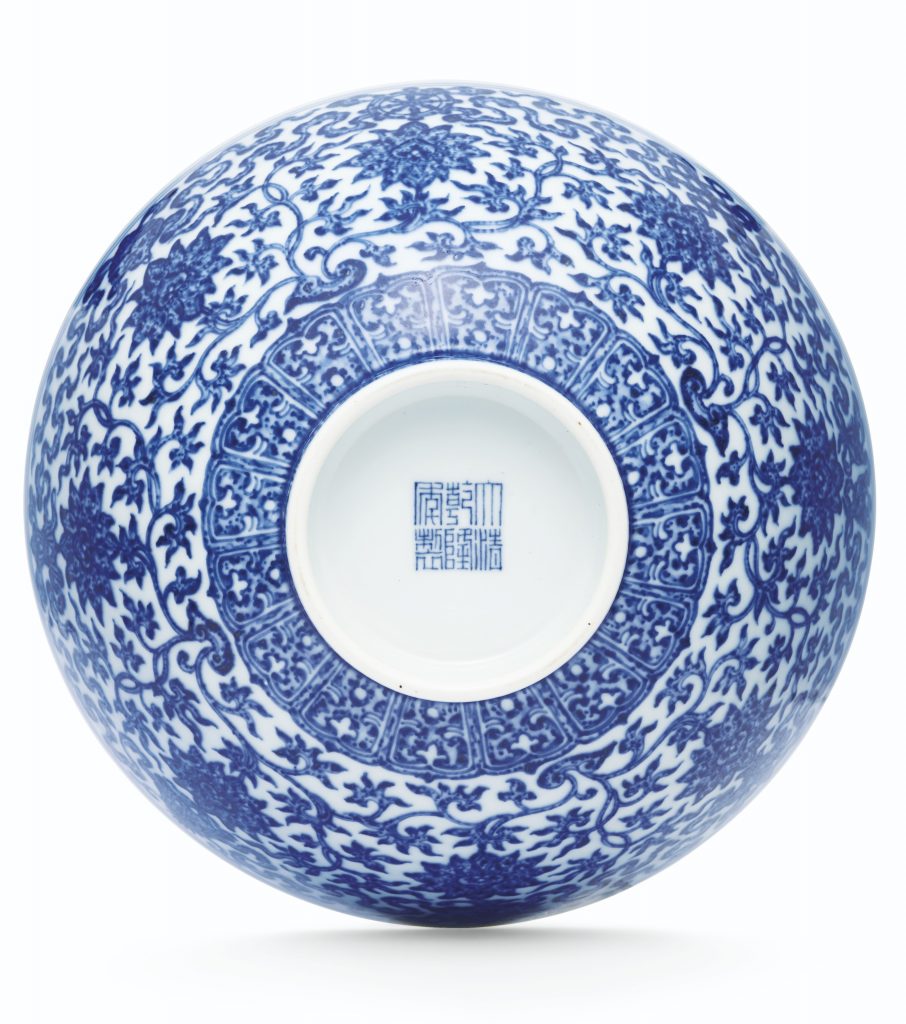 A LARGE MING-STYLE BLUE AND WHITE 'BAJIXIANG' BOWL