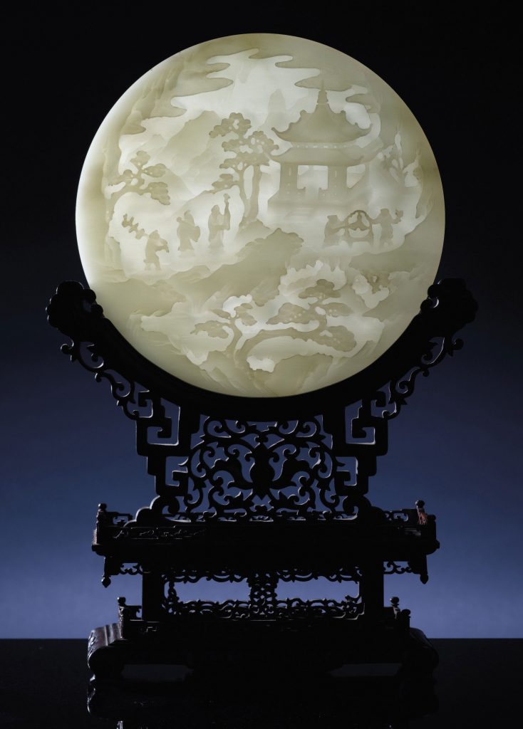 A MAGNIFICENT WHITE JADE CIRCULAR TABLE SCREEN