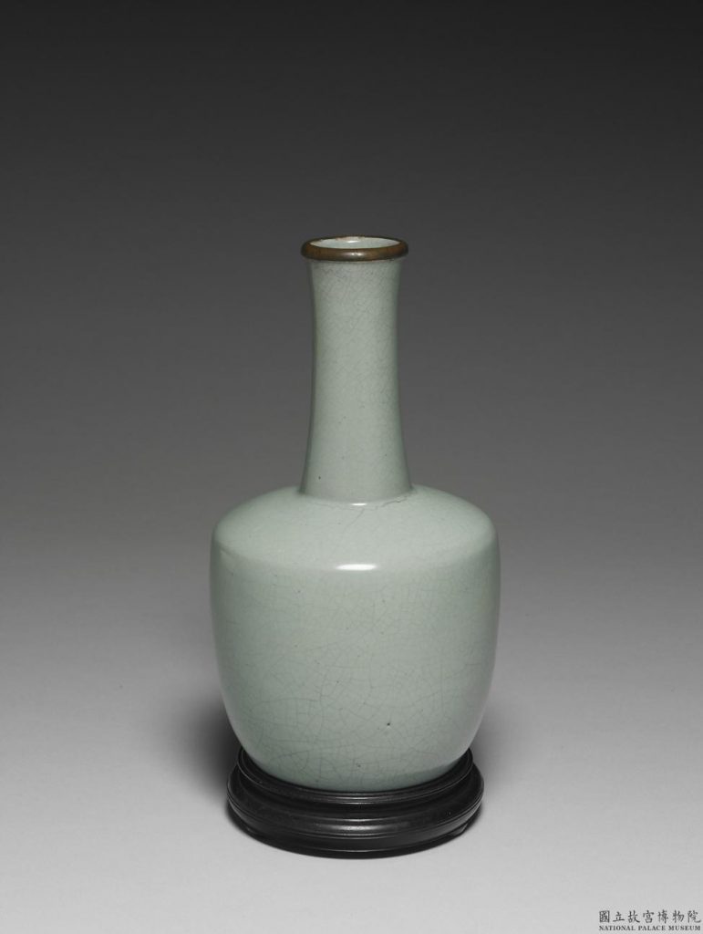 北宋 十一世紀後半至十二世紀早期 汝窯 青瓷紙槌瓶 「奉華」銘