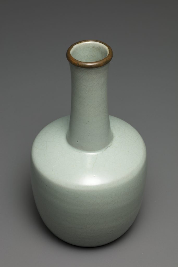 北宋 十一世紀後半至十二世紀早期 汝窯 青瓷紙槌瓶 「奉華」銘