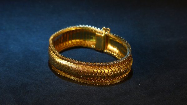 蛇皮型纯金手链