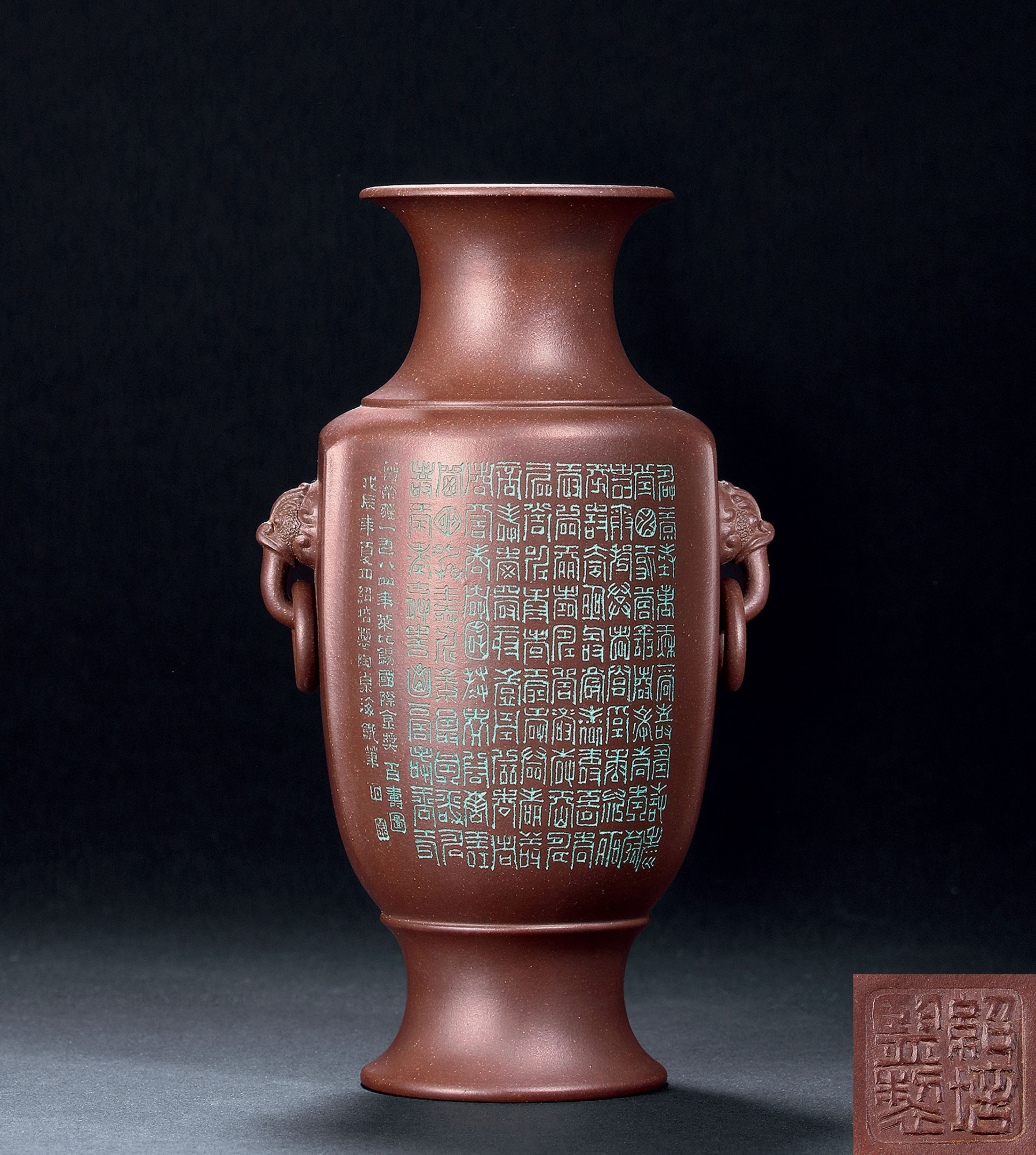 中国古美術中国宜興紫砂双耳活環浮彫大花瓶-