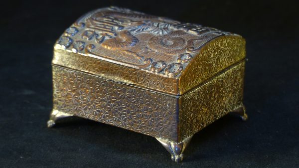 日式 云龙福寿纹铜鎏金宝盒