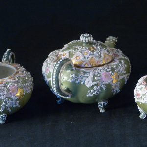 日本 绿釉樱花纹贴花瓷套壶