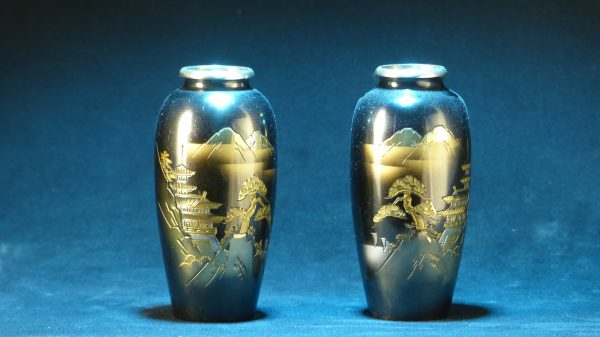 日本 薄意雕富士山铜瓶 （对）