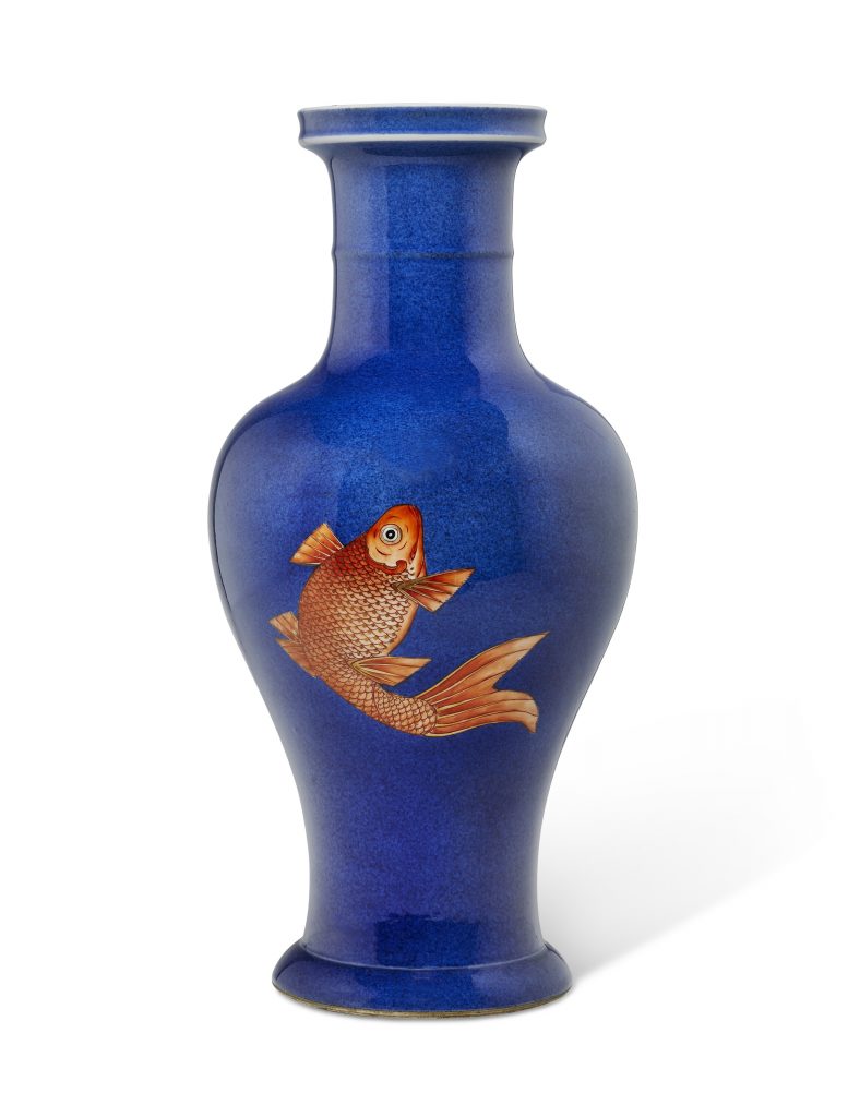 清十九世紀 灑藍釉礬紅鯉魚紋瓶