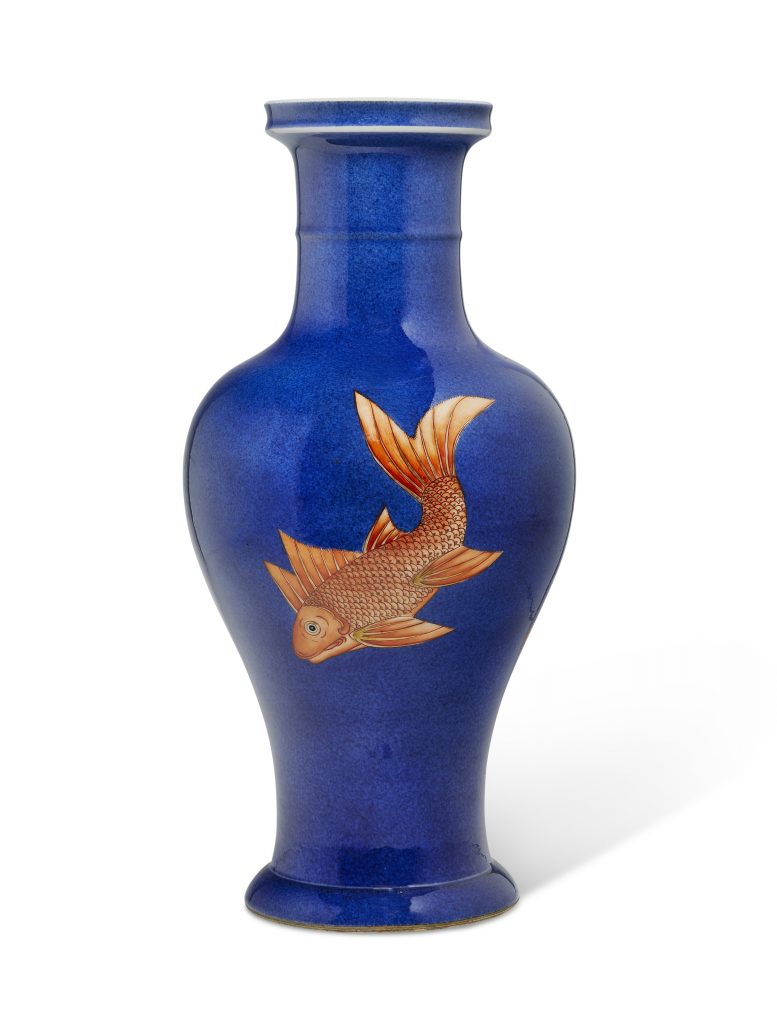 清十九世紀 灑藍釉礬紅鯉魚紋瓶