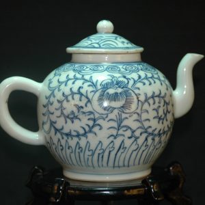 素描青花瓷茶壶