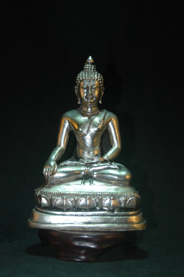 雕释迦牟尼银像