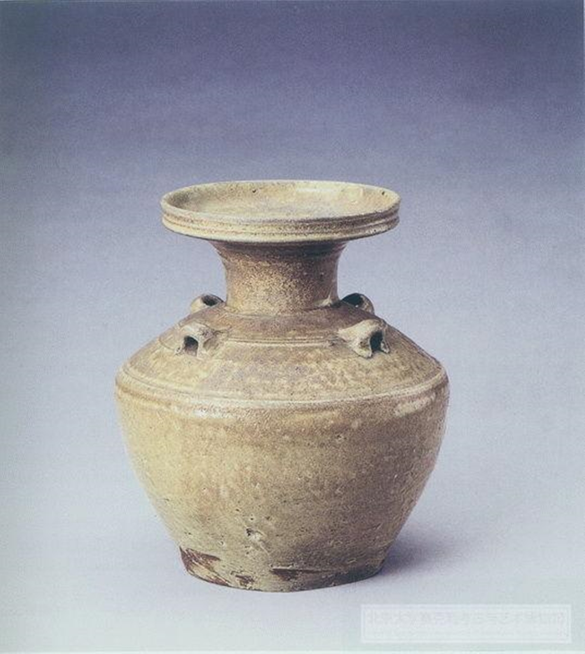 东晋（公元317-420年）青釉盘口壶