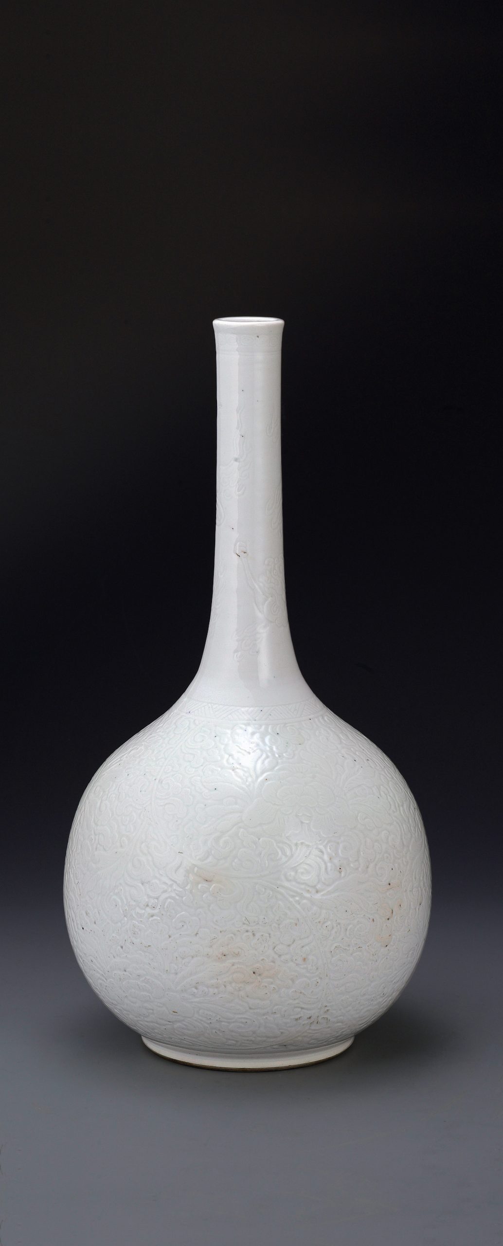 白釉模印螭龍花卉紋油槌瓶