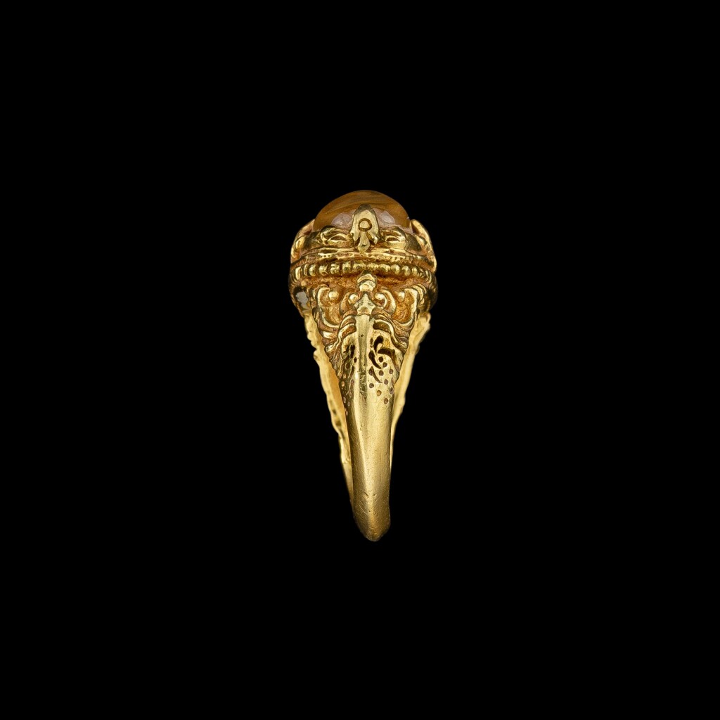 八至十一世紀 高棉 金嵌水晶戒指