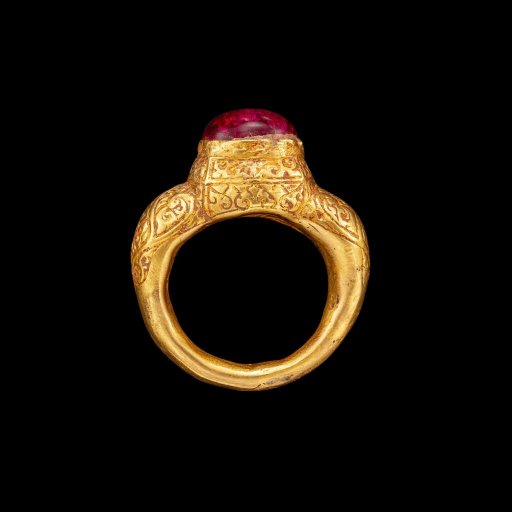 十四世紀 占城 金嵌紅色寶石戒指