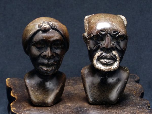 雕非洲人物玉石摆件