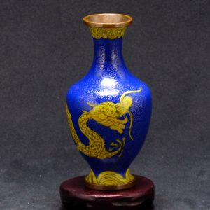 景泰蓝龙戏珠纹花瓶