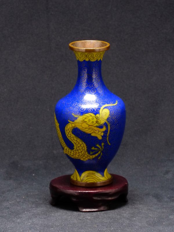 景泰蓝龙戏珠纹花瓶