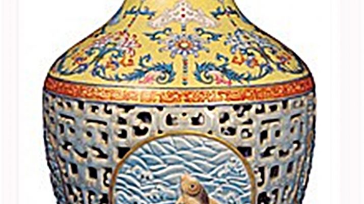 The Qianlong porcelain vase brought to Bainbridge's auction house a premium of £8.6 million. £53.1 million was the price fetched by this Chinese porcelain vase.