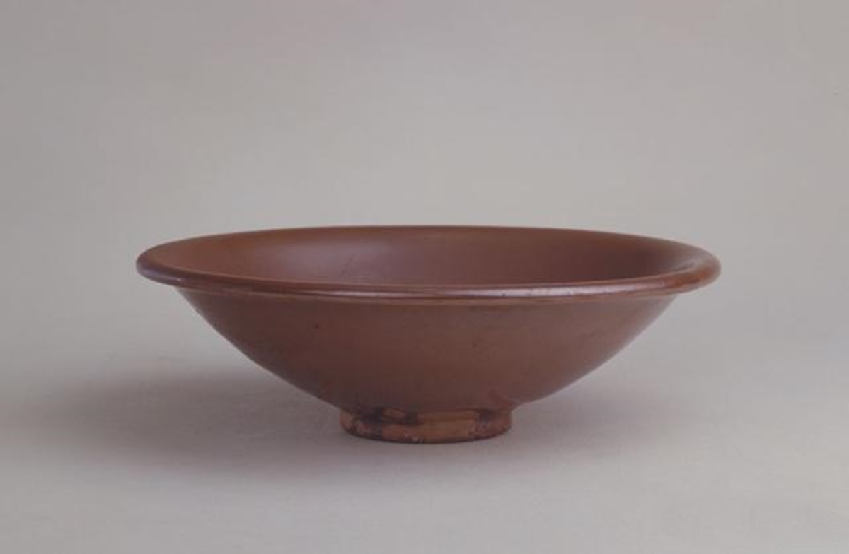 宋 耀州窯醬釉碗 故宮博物院