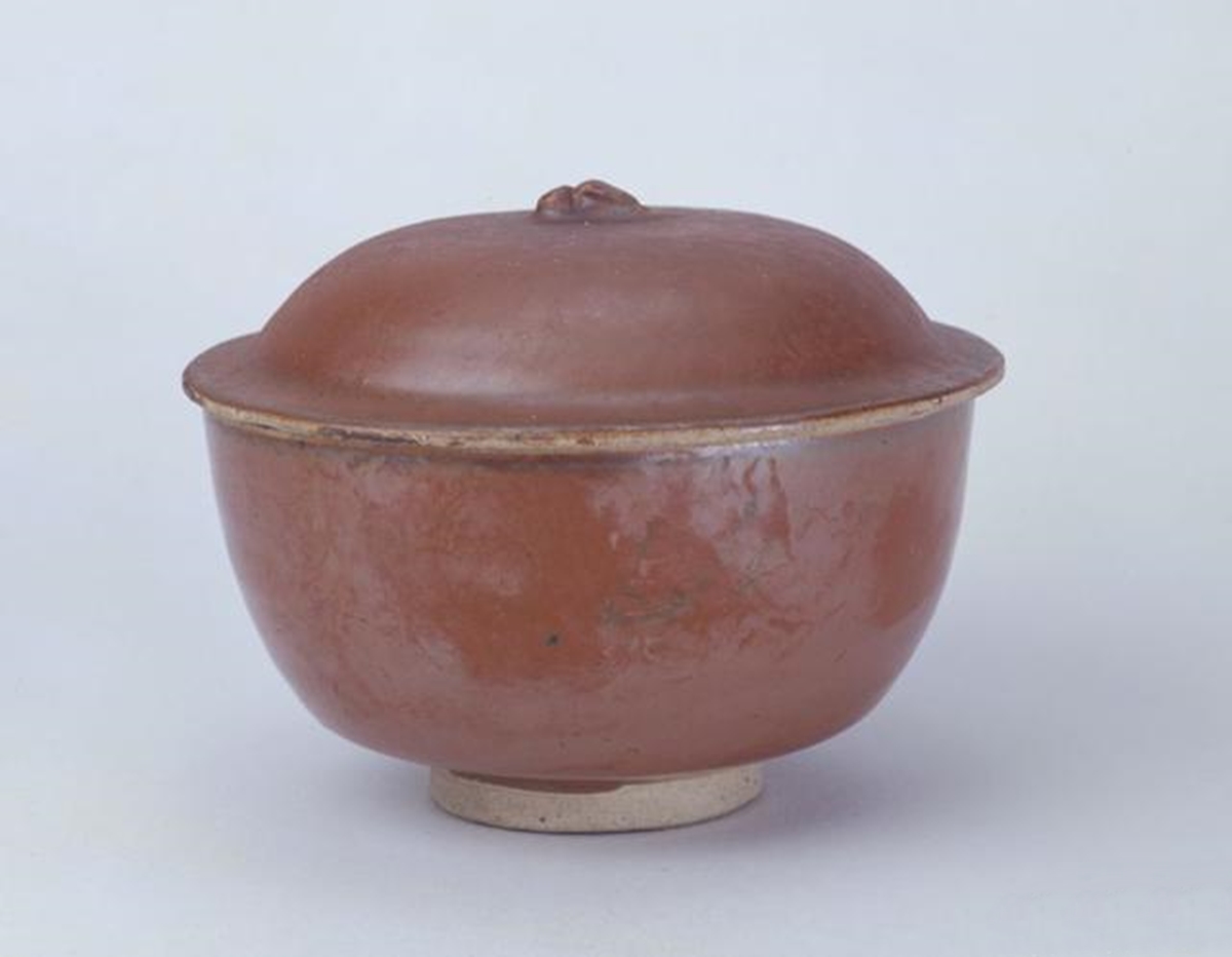 宋 定窯醬釉蓋碗 故宮博物院
