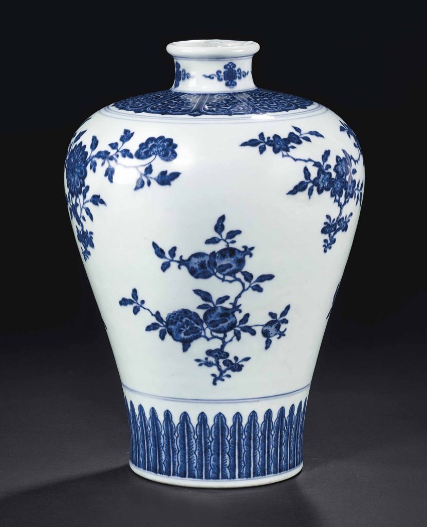  清乾隆 青花三多纹梅瓶 （1736-1795）