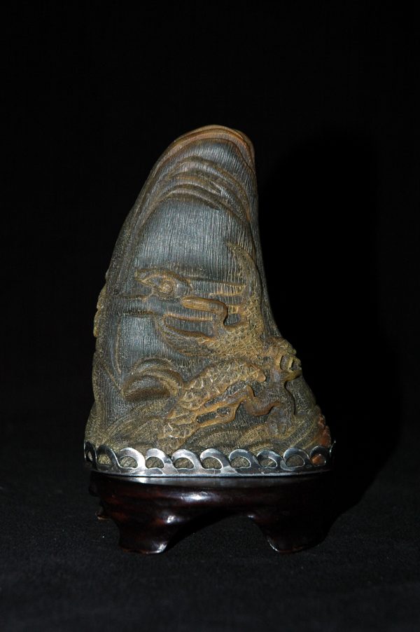 明代 苏门答腊犀牛角 雕秋山居士图摆件 （清廷1896年馈英国罗伯特。亚当斯少将赠礼）