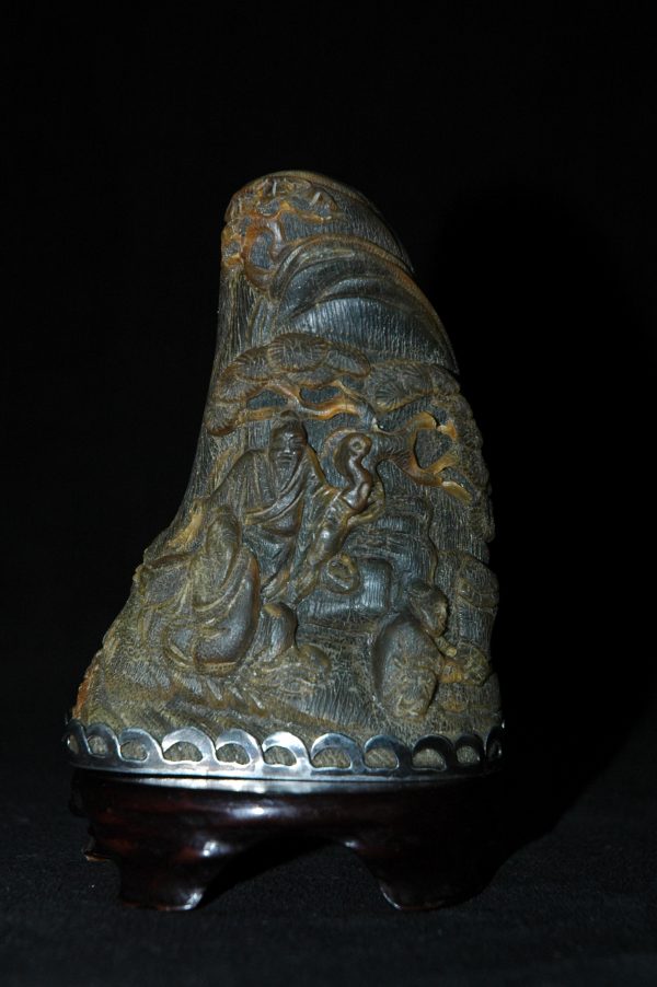 明代 苏门答腊犀牛角 雕秋山居士图摆件 （清廷1896年馈英国罗伯特。亚当斯少将赠礼）