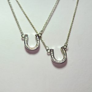 马蹄形银项链