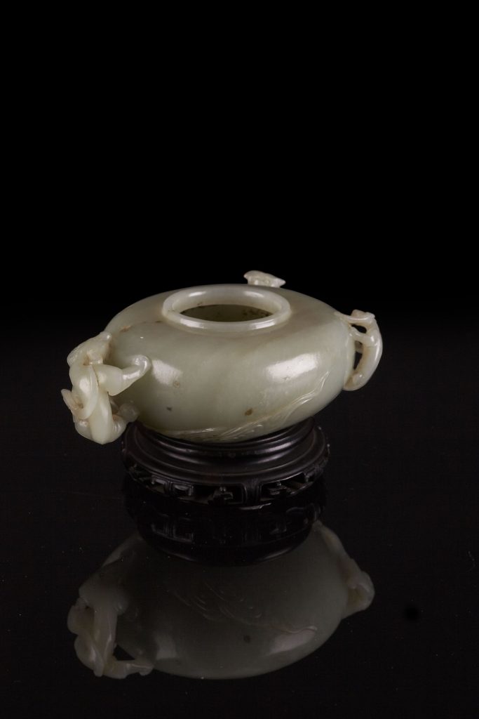 Lot 485 - CHINESE CARVED JADE BRUSH WASHER 