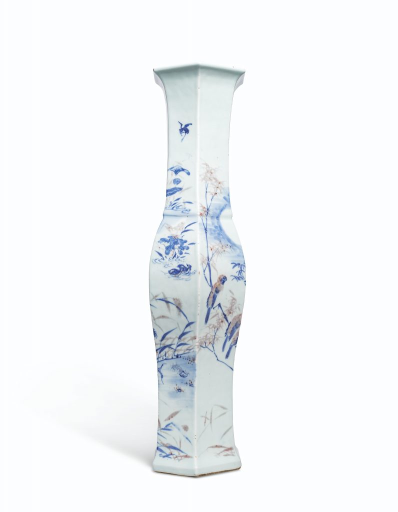 清十八世紀 青花釉裏紅鸕鷀竹雀紋六方瓶