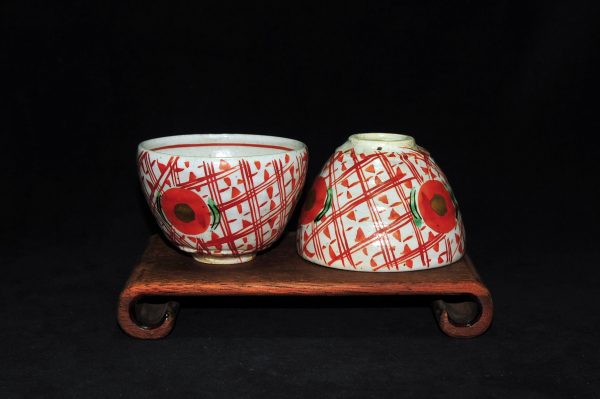 宋 矾红花卉纹茶盏