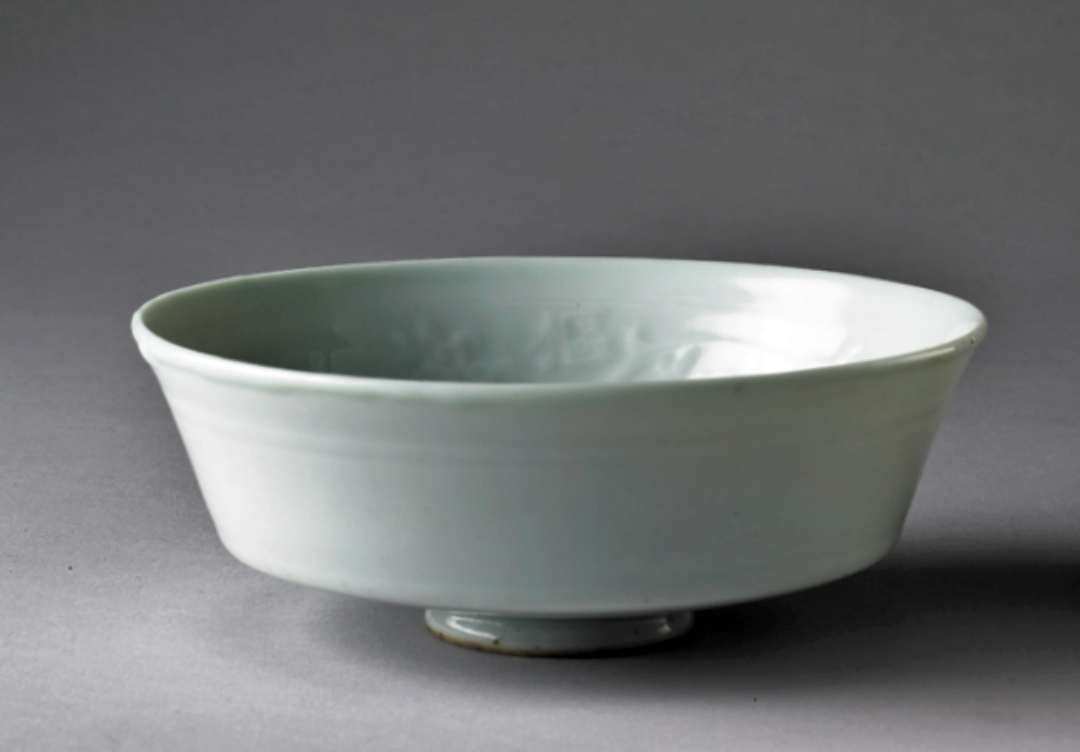 元 十四世紀 景德鎮窯 卵白釉印花番蓮紋碗 