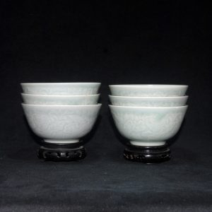 龙泉窑青瓷鱼藻纹碗