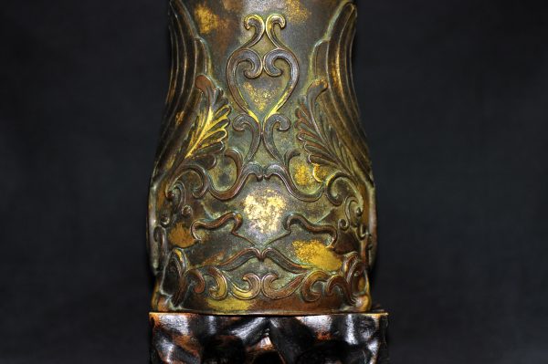 大清乾隆 鏨刻鳳凰點金青銅花瓶