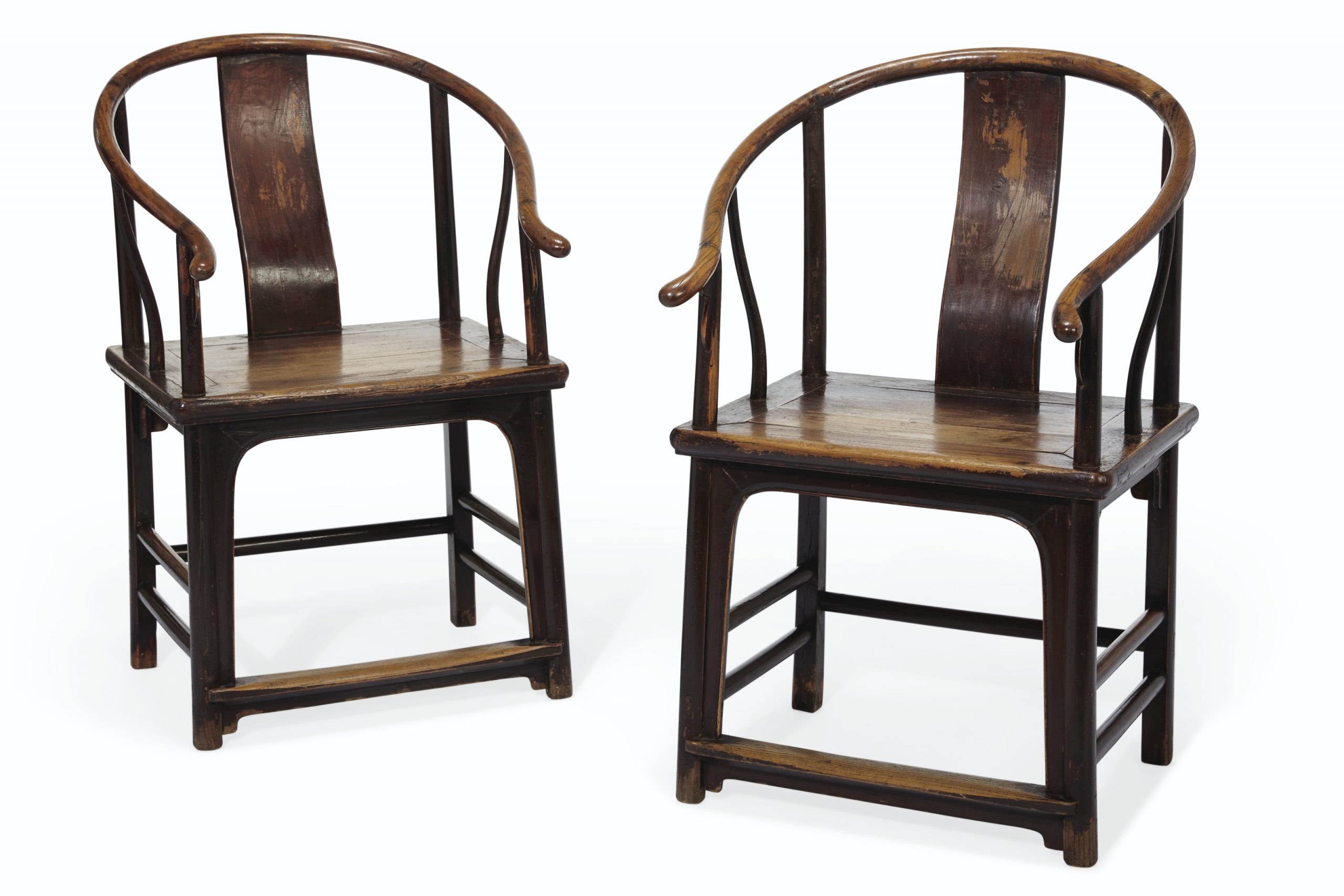 十八世纪 清代榉木马蹄形扶手椅 （对）