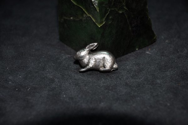 錾银兔项坠