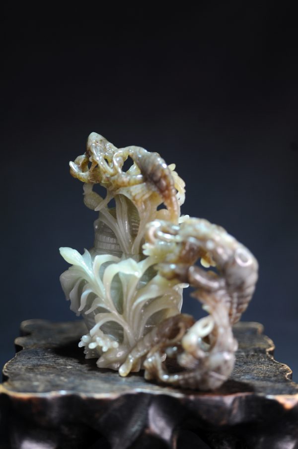 雕翡翠虾篓摆件