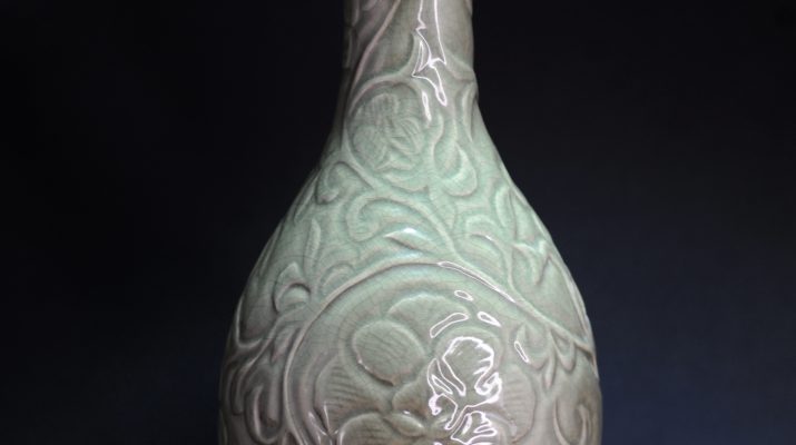 北宋 耀州窑模印刻缠枝牡丹纹瓶