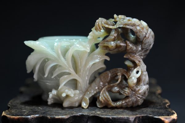雕翡翠虾篓摆件