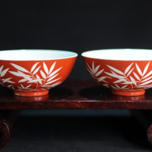 清嘉庆 珊瑚红地白竹纹碗