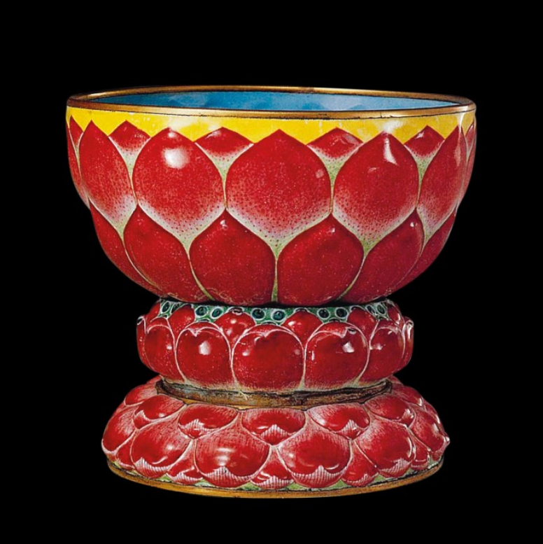  FIG. 5 A BEIJING PAINTED ENAMEL BOWL AND STAND WITH LOTUS PETALS, MARK AND PERIOD OF KANGXI © PALACE MUSEUM, BEIJING 圖五 清康熙　銅胎畫琺瑯蓮花式盌　《康熙御製》款　 清宮舊藏 © 北京故宮博物院