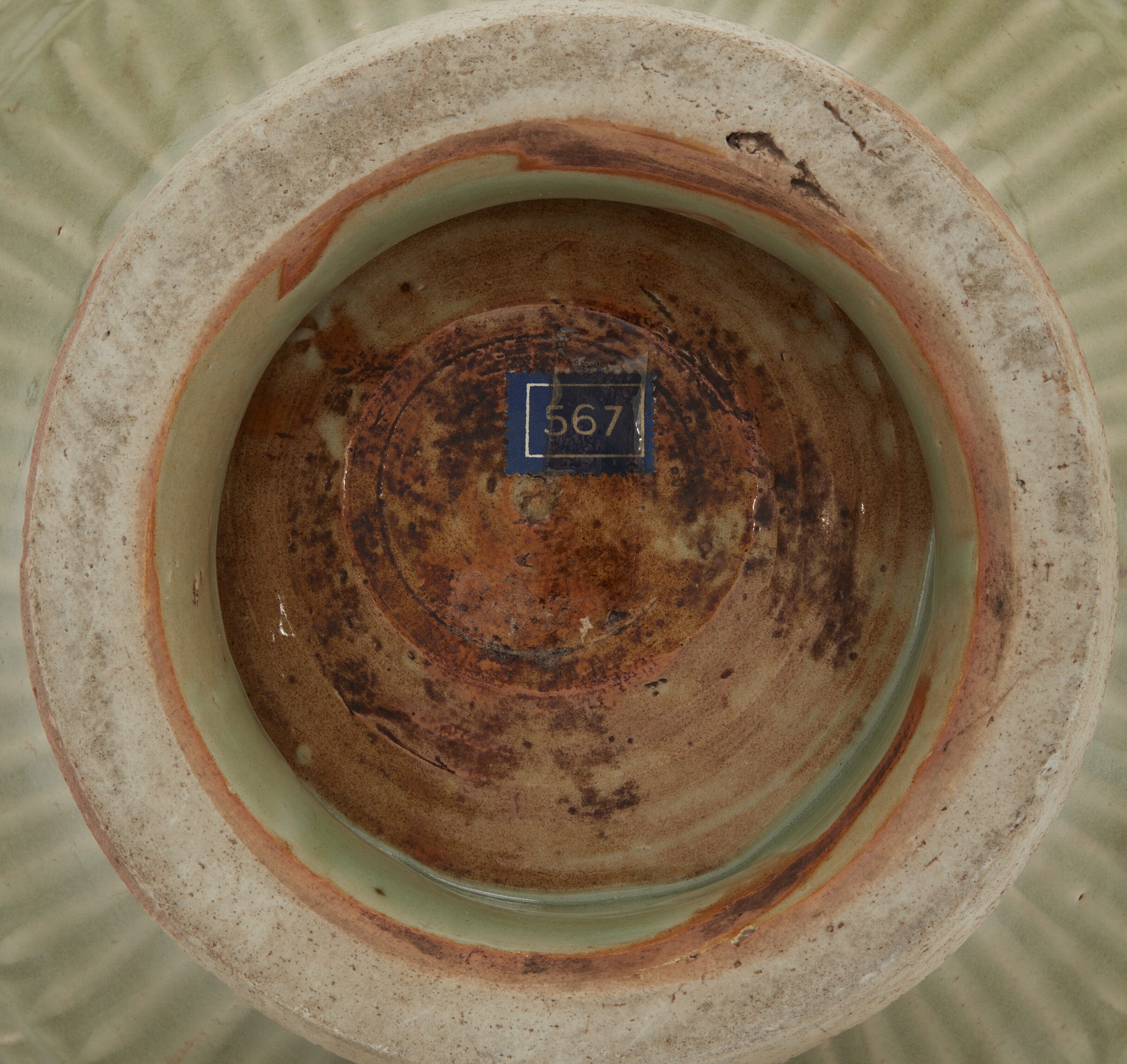 明十六世紀 龍泉青釉纏枝牡丹紋罐