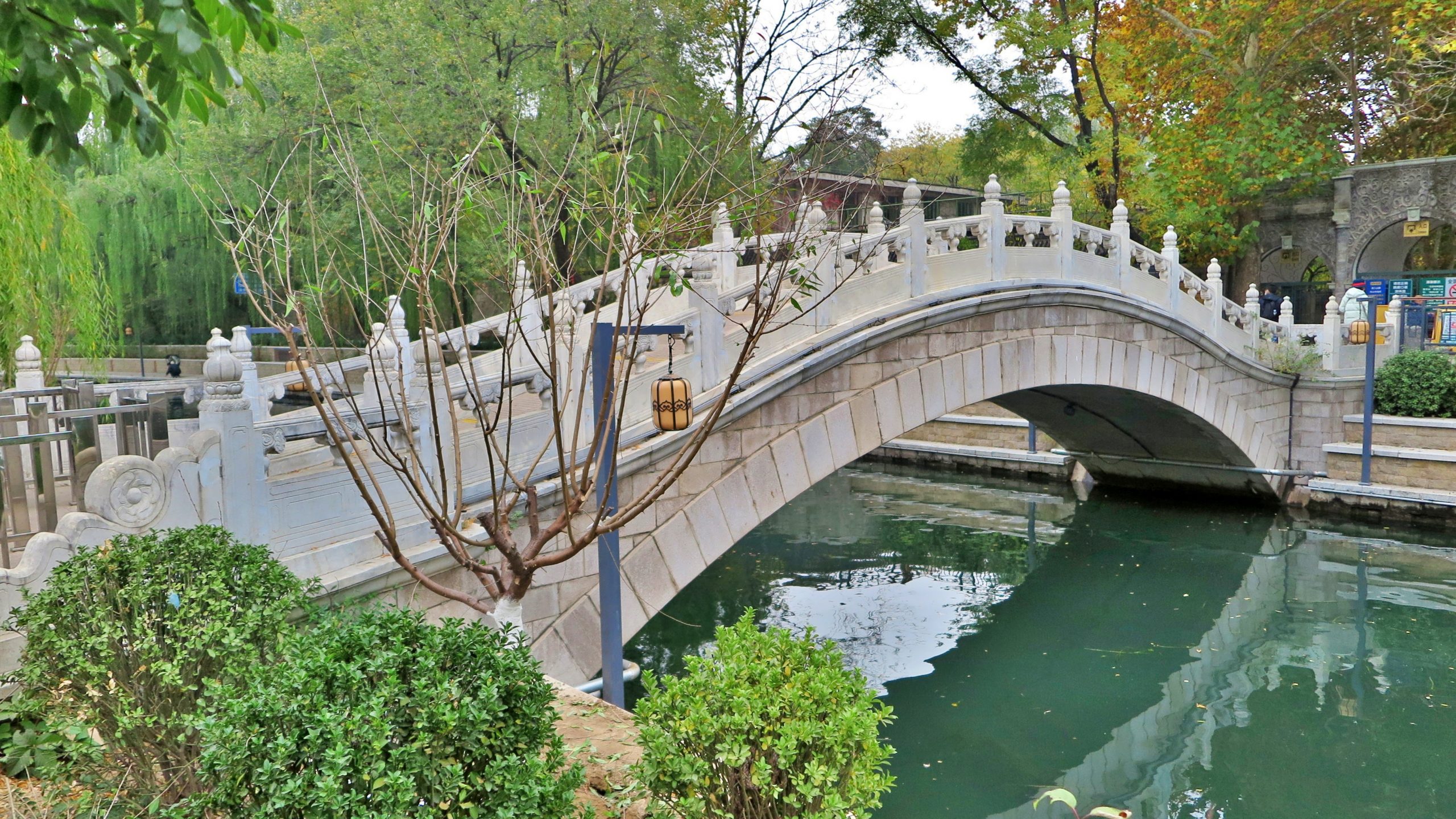 北京动物园后门，白石桥