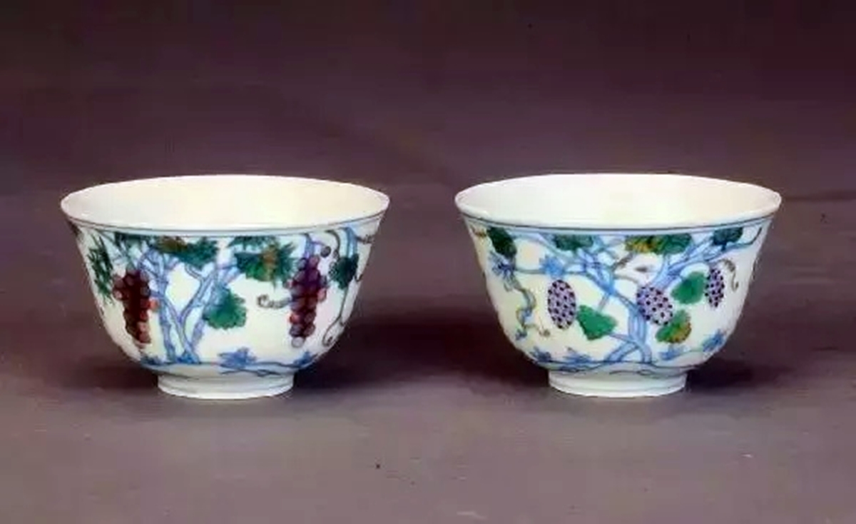 明 成化（公元1465-1487年）斗彩葡萄纹杯