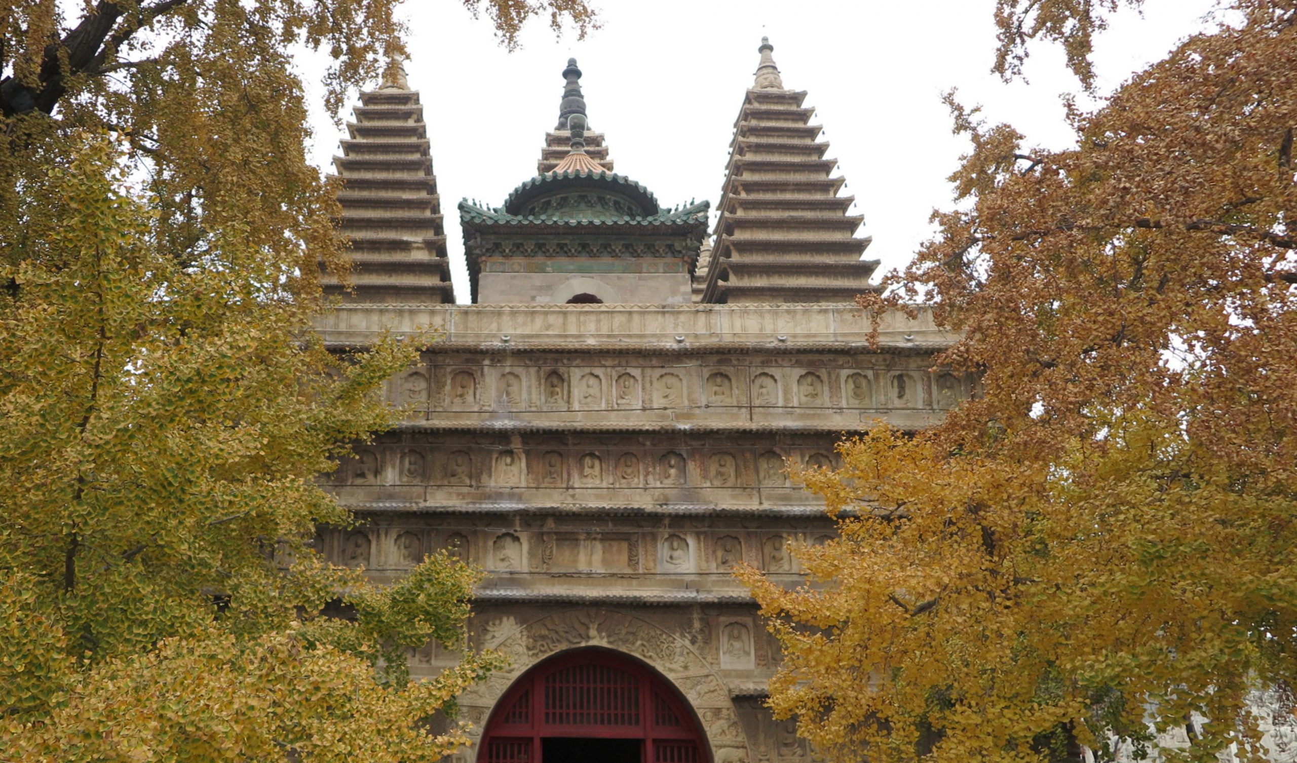 北京真觉寺––五塔金刚宝座 和 600年之银杏树