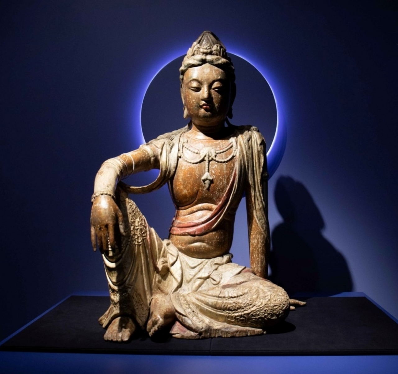 辽代 木雕彩绘 观音菩萨坐像｜慈山寺佛教艺术博物馆