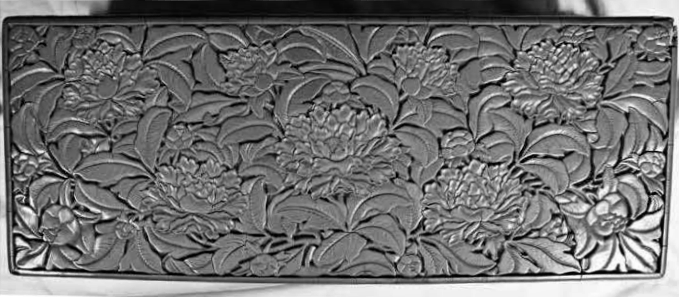 圖26b  明,15 世紀初,剔紅花卉紋長方腳踏,局部,柏林亞洲藝術博物館,筆者自 攝(2016月10月17日)。