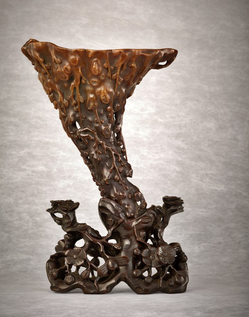 清十八世紀犀角雕梅樹樁盃